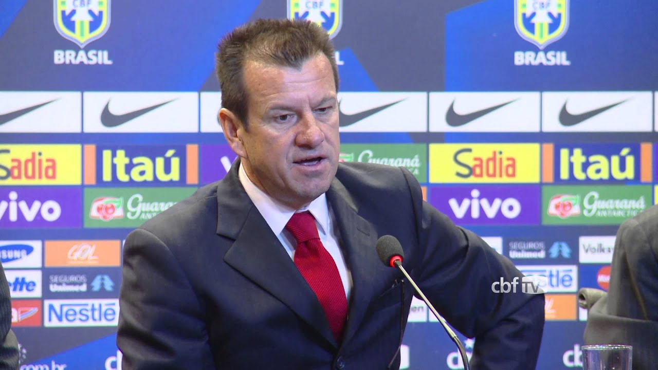 Dunga &#039;Alerta&#039; Sobre Ancelotti na Seleção: Foco nos Resultados e Apoio são Cruciais